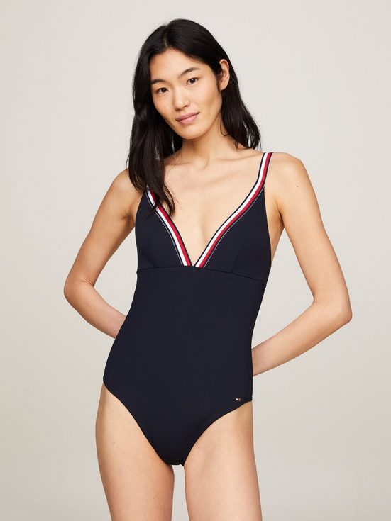 TOMMY HILFIGER SWIMWEAR Badeanzug TRIANGLE ONE PIECE RP mit kontrastfarbenen Kanten mehr Letzter Tag