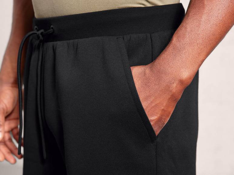 CRIVIT Herren Sweatshorts Double Knit, mit HeiQ Mint Technologie Zeitlich begrenztes Angebot
