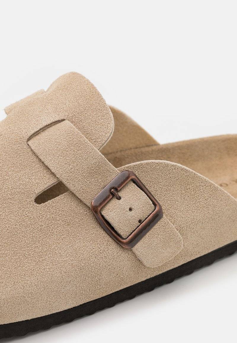 Pier One Pier One LEATHER UNISEX - Slippers - beige Begrenzt auf 3 Tage