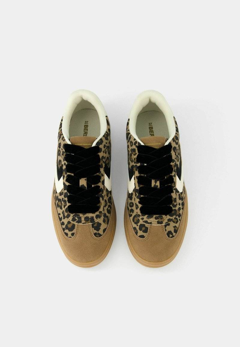 Bershka Bershka RETRO ANIMAL PRINT - Trainers Speichern exportieren