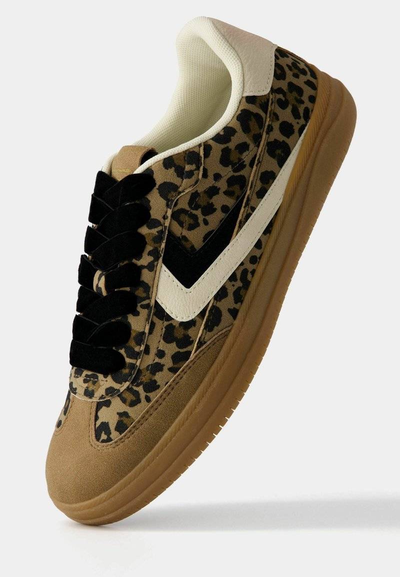 Bershka Bershka RETRO ANIMAL PRINT - Trainers Speichern exportieren