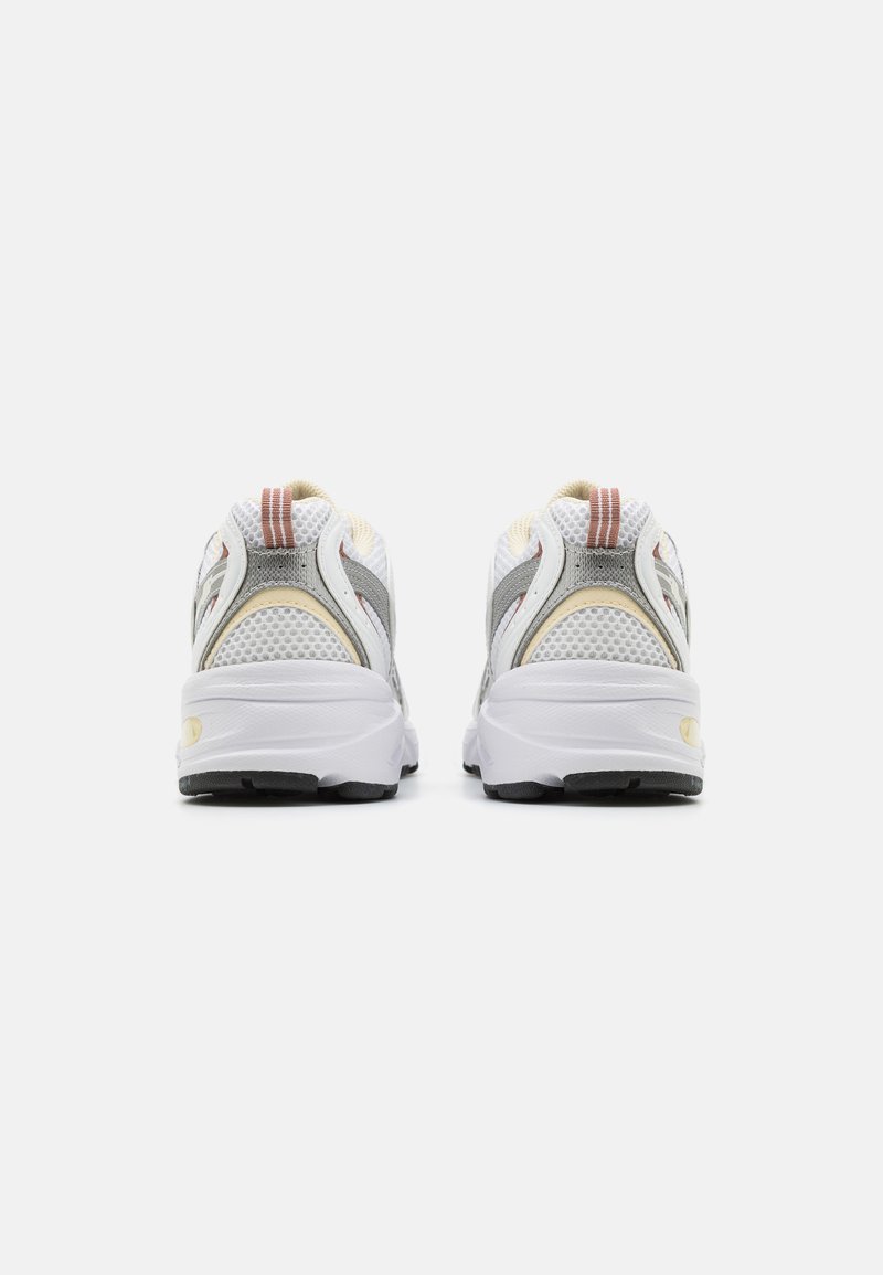 New Balance New Balance MR530 UNISEX - Trainers - white Auslauf