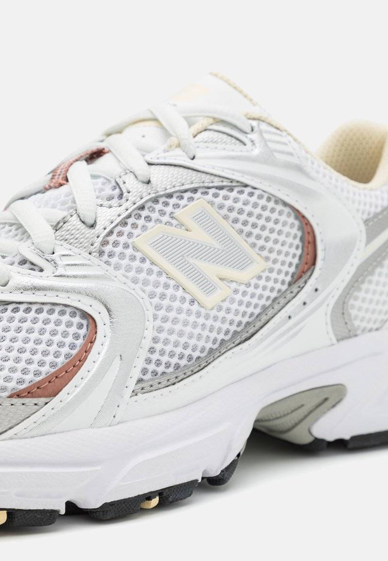 New Balance New Balance MR530 UNISEX - Trainers - white Auslauf