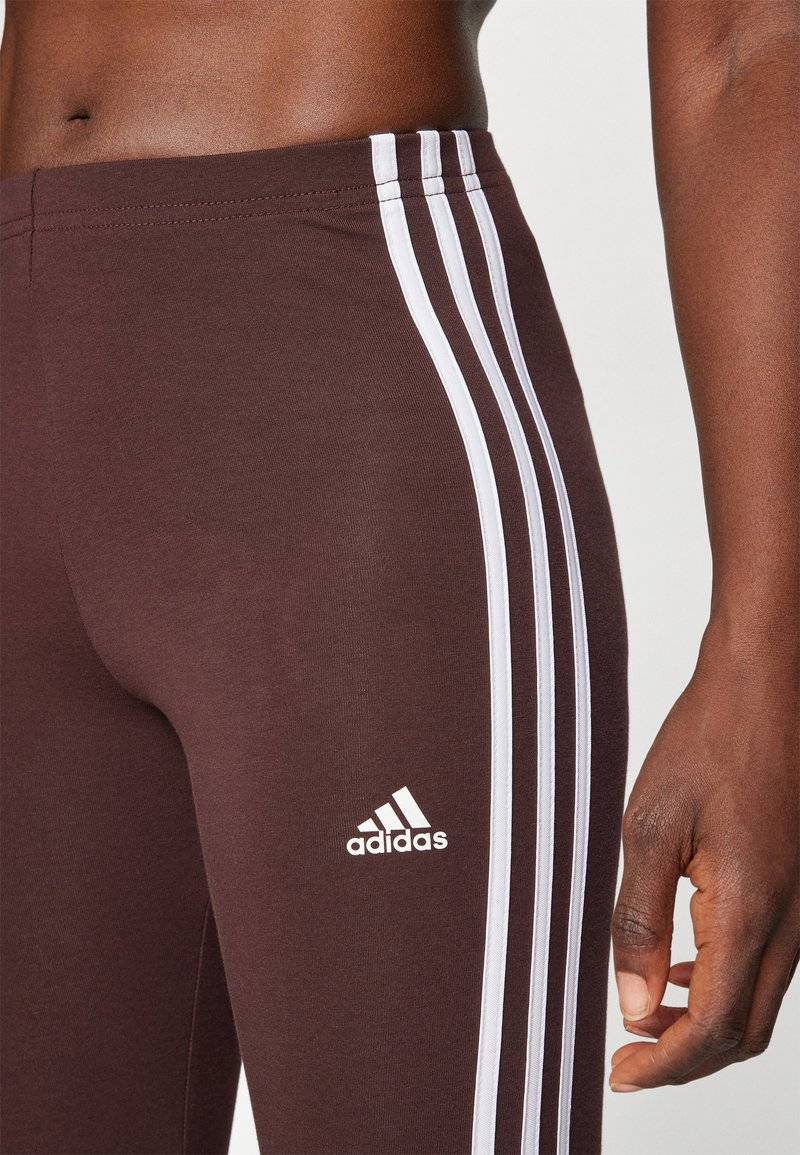 adidas Sportswear adidas Sportswear ESSENTIALS 3 STRIPES HIGH WAISTED - Leggings - shadow brown Letzter Tag