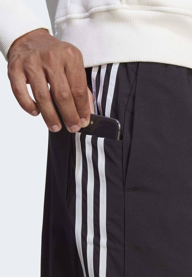 adidas Sportswear adidas Sportswear AEROREADY ESSENTIALS CHELSEA 3-STRIPES - Sports shorts Nur für heute