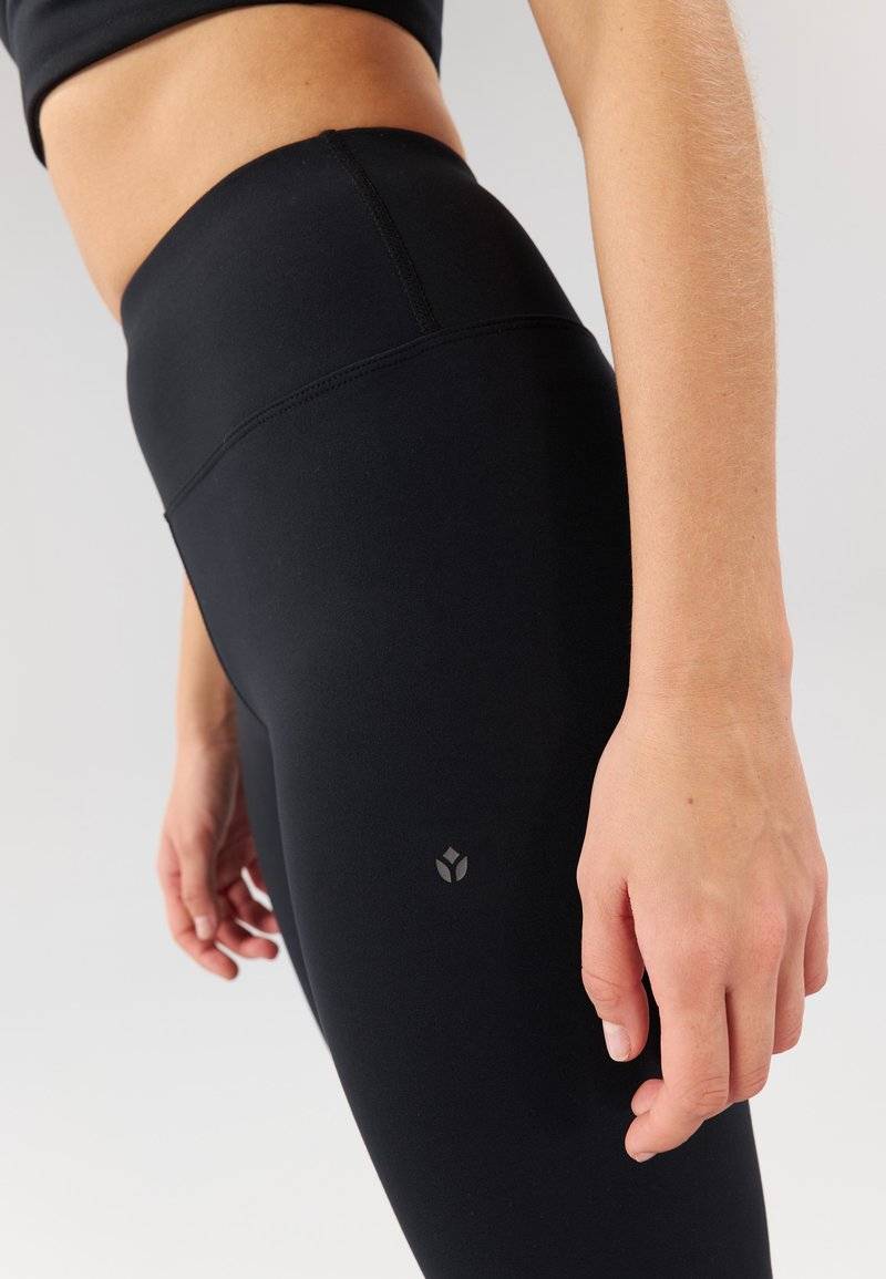 Even&Odd active Even&Odd active FLARED LEGGINGS - Tracksuit bottoms - black Sonderangebot der Fabrik