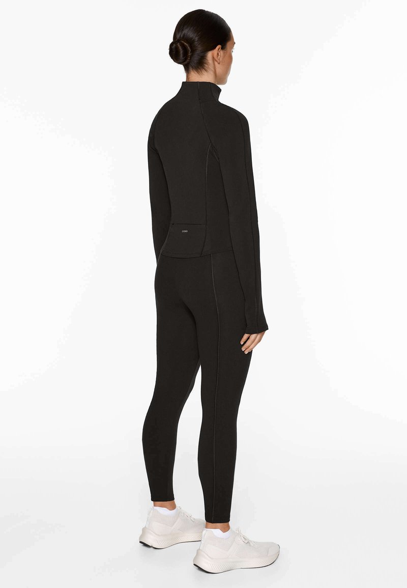 OYSHO OYSHO WARMTH COMFORTLUX TECHNICAL - Training jacket - black Nur noch ein Tag übrig