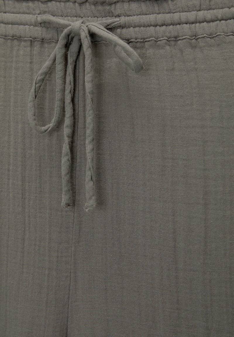 PULL&BEAR PULL&BEAR CREASED WITH FRAYED HEMS - Trousers - dark grey Black Friday Preise