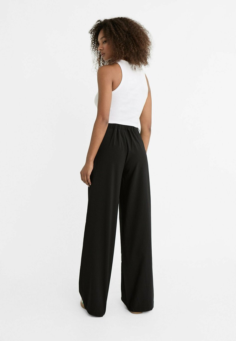 Stradivarius Stradivarius WITH BUCKLE DETAIL - Trousers - black 50% Rabatt für begrenzte Zeit