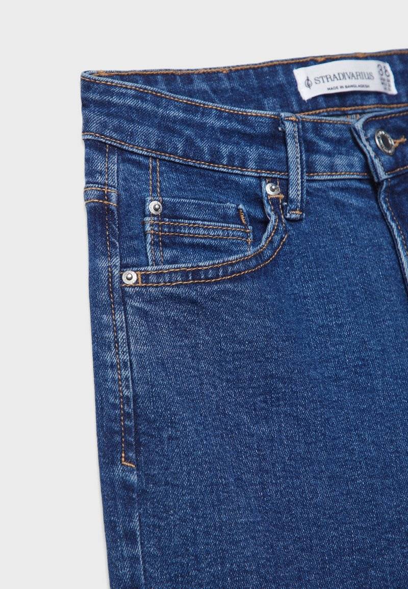 Stradivarius Stradivarius MOM - Relaxed fit jeans - raw denim Rabatte dieses Monats