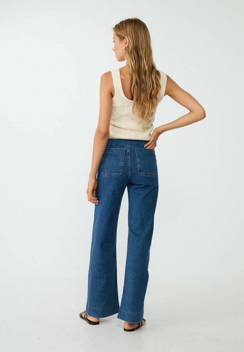Stradivarius Stradivarius MINIMALIST WITH POCKETS - Flared Jeans - royal blue Fabrikverkauf