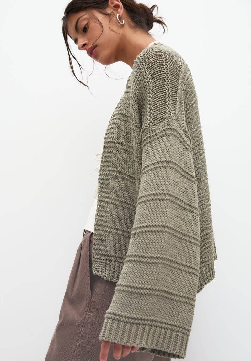 PULL&BEAR PULL&BEAR Cardigan - khaki Fabrikpreis