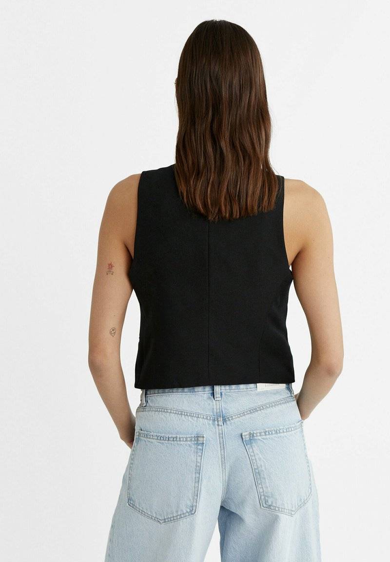 Stradivarius Stradivarius SHORT BUTTONED - Waistcoat - black Versandkostenfrei