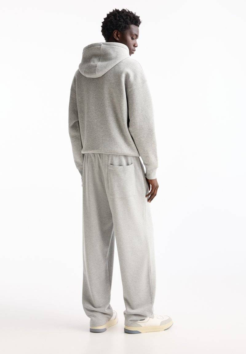 PULL&BEAR PULL&BEAR WIDE JOGGERS - Tracksuit bottoms - light grey Begrenztes Angebot