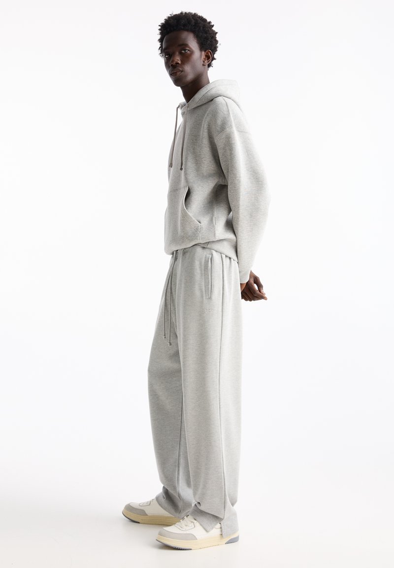 PULL&BEAR PULL&BEAR WIDE JOGGERS - Tracksuit bottoms - light grey Begrenztes Angebot