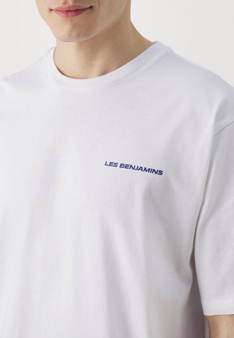 Les Benjamins Les Benjamins RELAXED TEE UNISEX - Print T-shirt - white Online Shopping