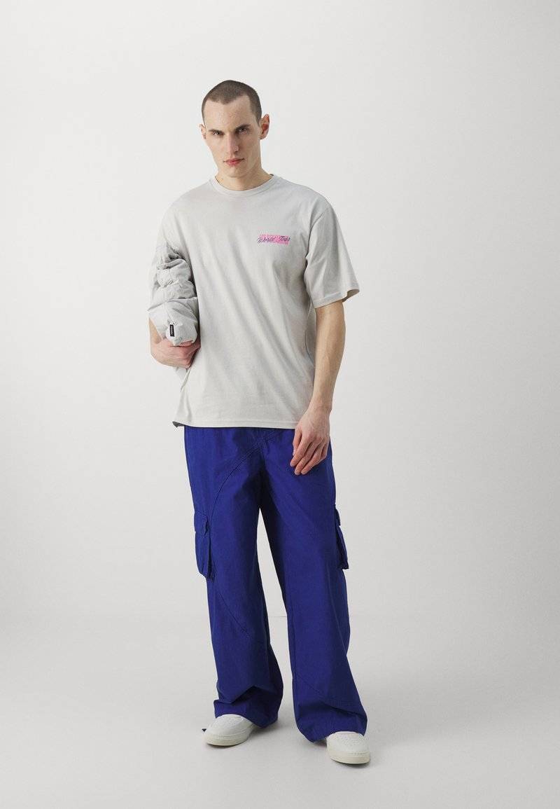 Les Benjamins Les Benjamins PANT UNISEX - Cargo trousers - blue Jubiläumsangebot