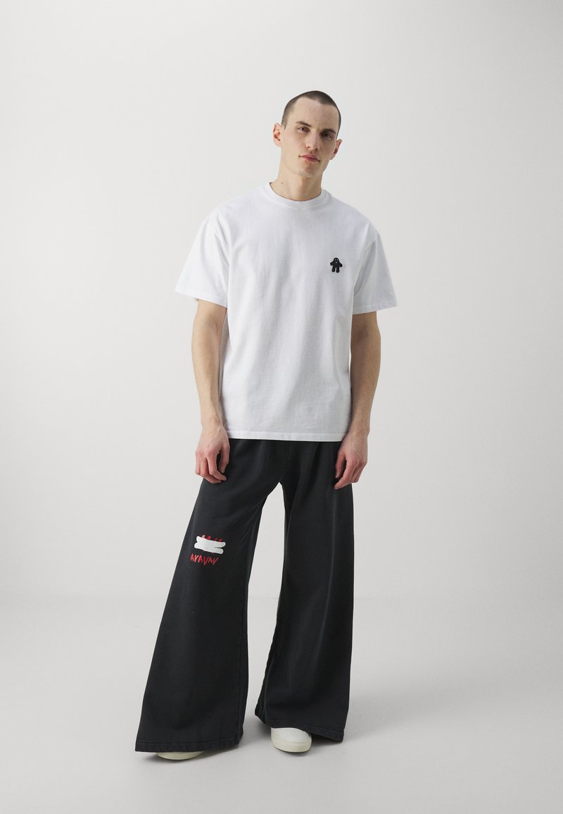 AVAVAV AVAVAV OLD LADY UNISEX - Basic T-shirt - blanc Bestseller