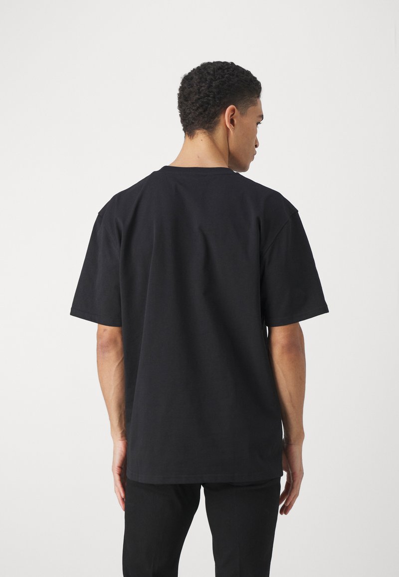 Han Kjøbenhavn Han Kjøbenhavn LOGO BOXY TEE UNISEX - Print T-shirt - black Kauf eins, bekomm eins gratis