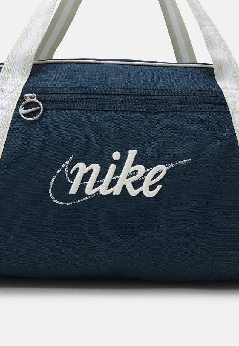 Nike Performance Nike Performance GYM CLUB RETRO - Sports bag Versandkostenfrei