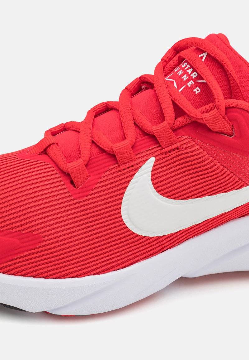 Nike Performance Nike Performance STAR RUNNER 4 UNISEX - Competition running shoes Begrenztes Angebot