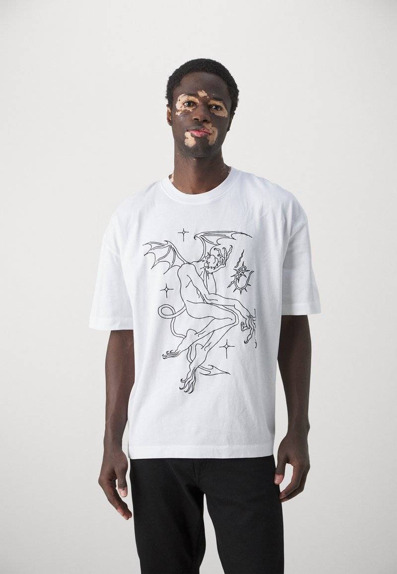 Études Études SPIRIT GUARDIAN UNISEX - Print T-shirt - white Fabrikladen