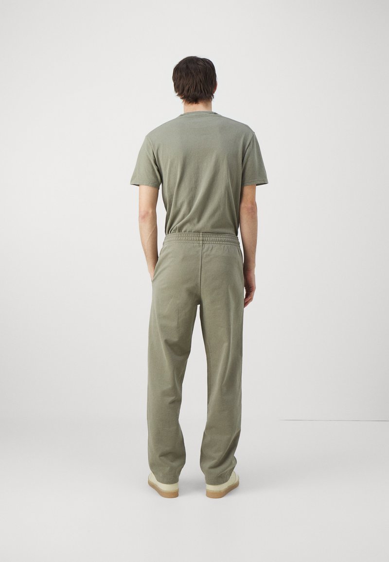 Holzweiler Holzweiler LAGOON OSLO TROUSERS UNISEX - Tracksuit bottoms - green Speichern exportieren