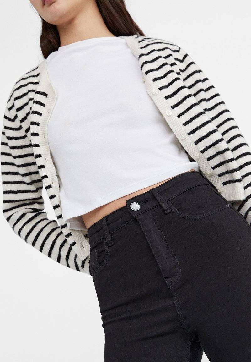 Stradivarius Stradivarius MIT SUPERHOHEM - Jeans Skinny Fit - black Outlet