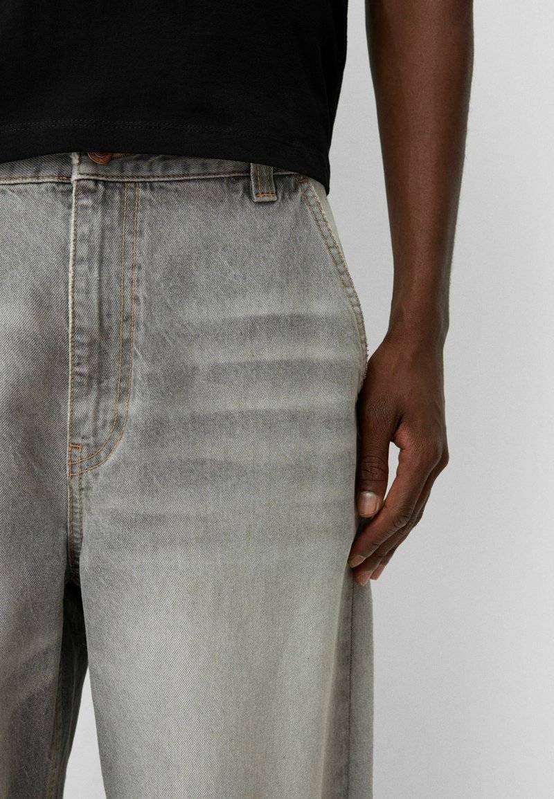 Bershka Bershka Relaxed fit jeans - light grey Schlussverkauf