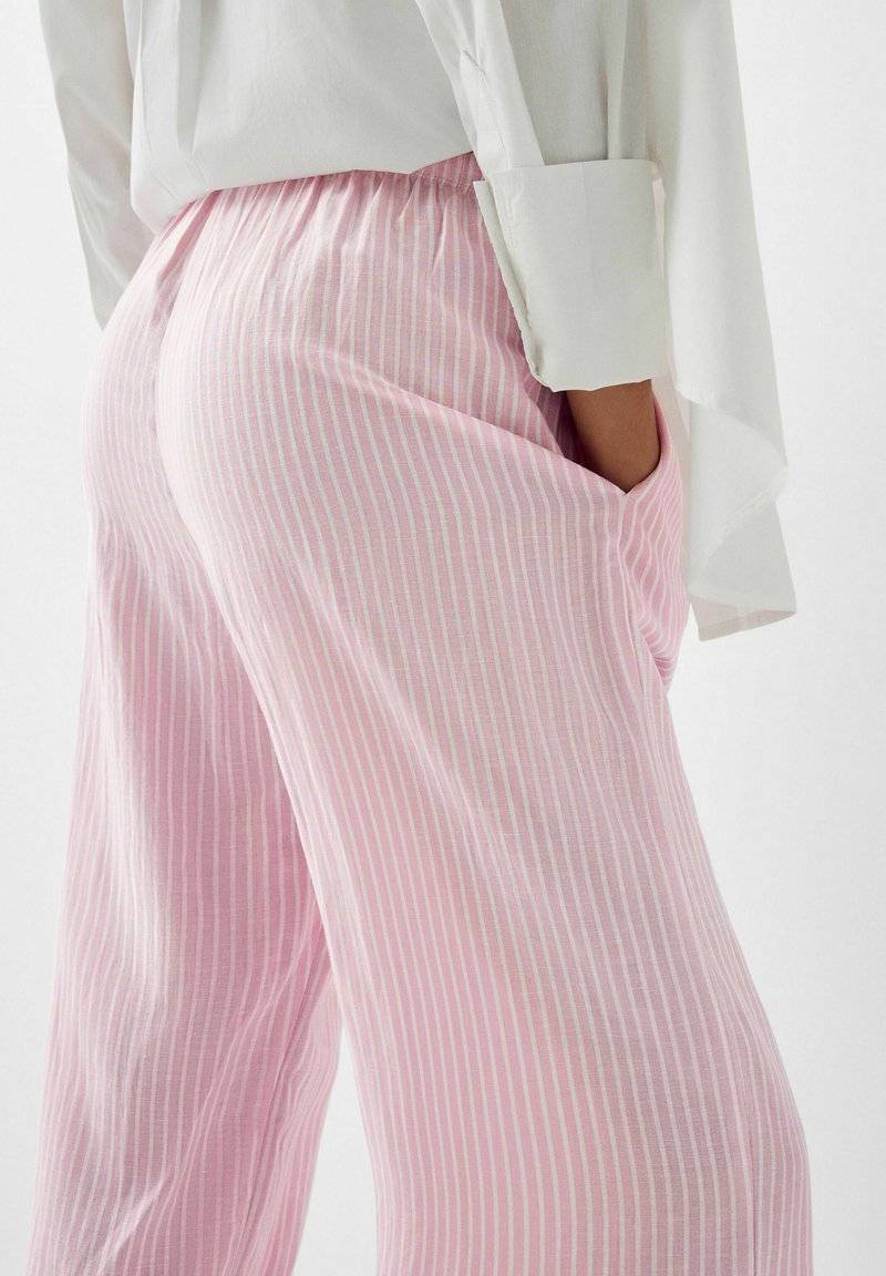 Bershka Bershka WITH AN ELASTIC - Trousers - light pink Rabatt