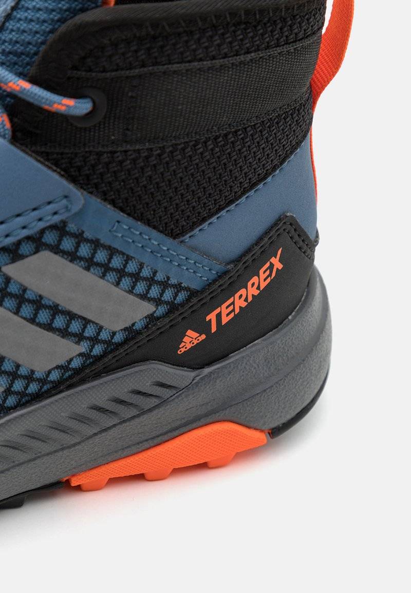 Adidas Terrex Adidas Terrex TERREX TRAILMAKER MID RAIN.RDY HIKING - Hiking shoes Heißer Verkauf