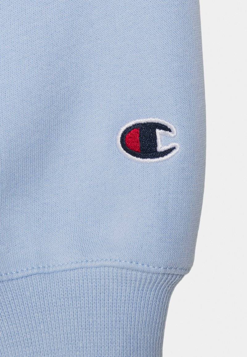 Champion Champion EXCLUSIVE CREWNECK UNISEX - Sweatshirt - light blue Kauf eins, bekomm eins gratis