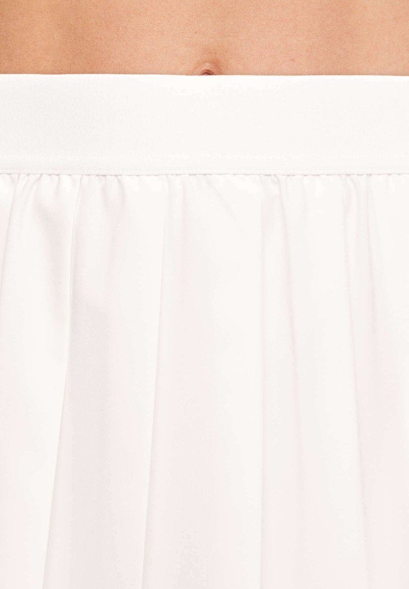 OYSHO OYSHO PLEATED COMPRESSIVE - Sports skirt - white Tägliche Deals