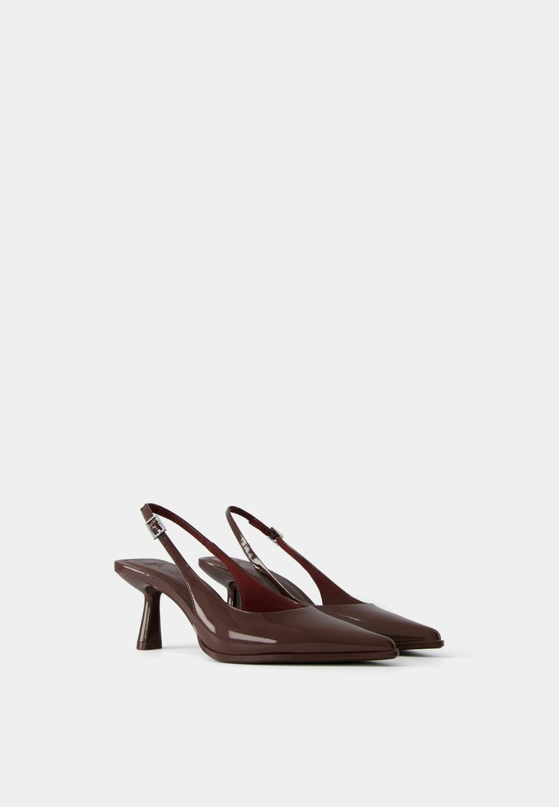 Bershka Bershka KITTEN HEEL - Classic heels - brown Meist gekauft