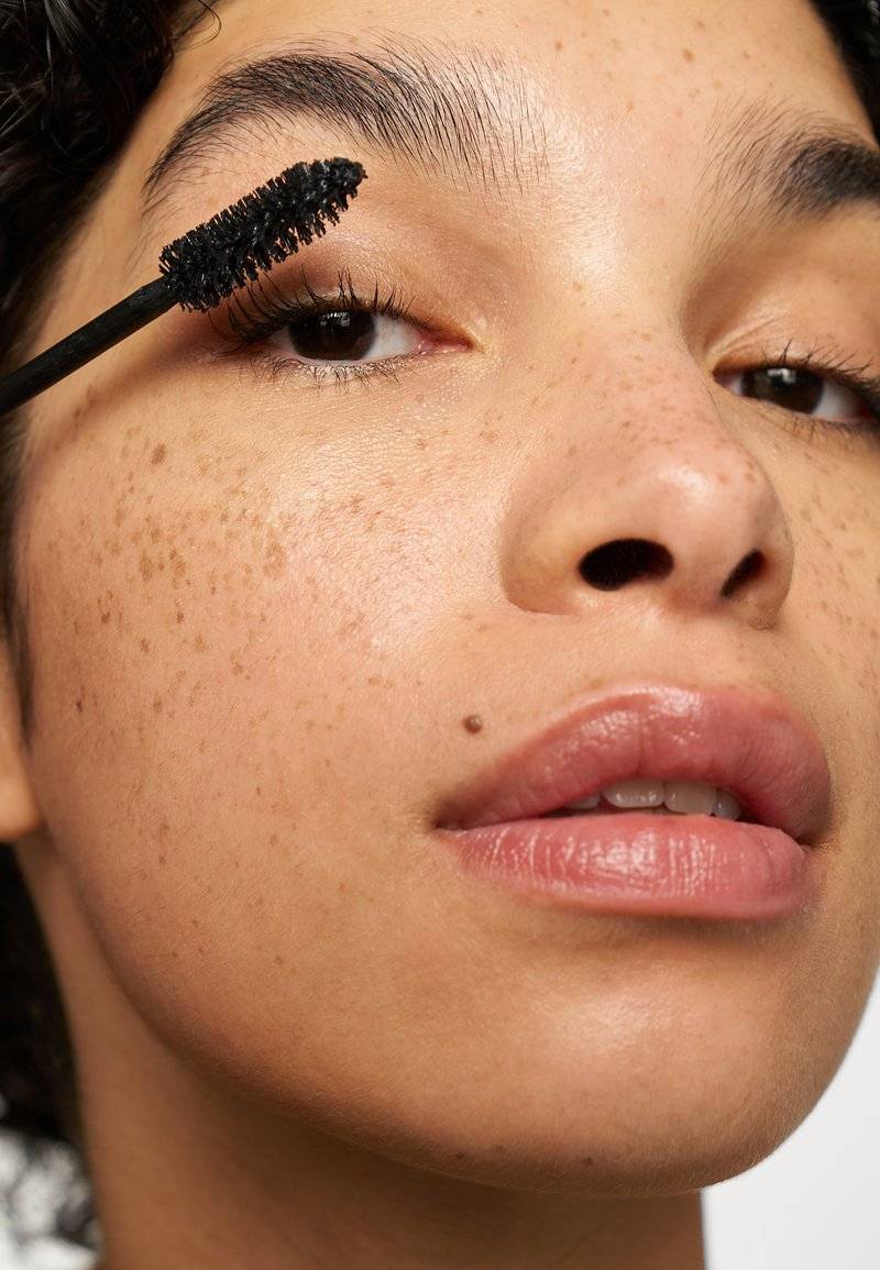 KIKO Milano KIKO Milano LUXURIOUS LASHES MAXI BRUSH MASCARA - Mascara Kauf eins, bekomm eins gratis