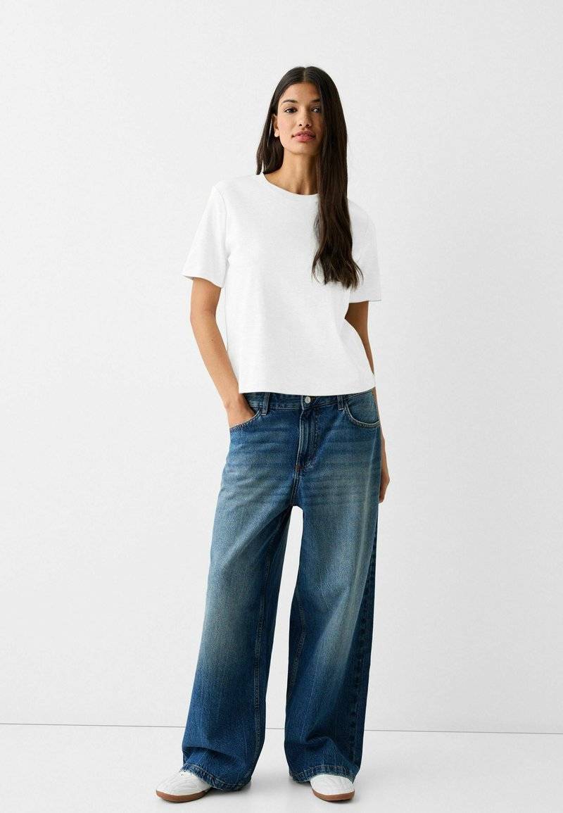 Bershka Bershka SHORT SLEEVE - Basic T-shirt - white Rabatte dieses Monats
