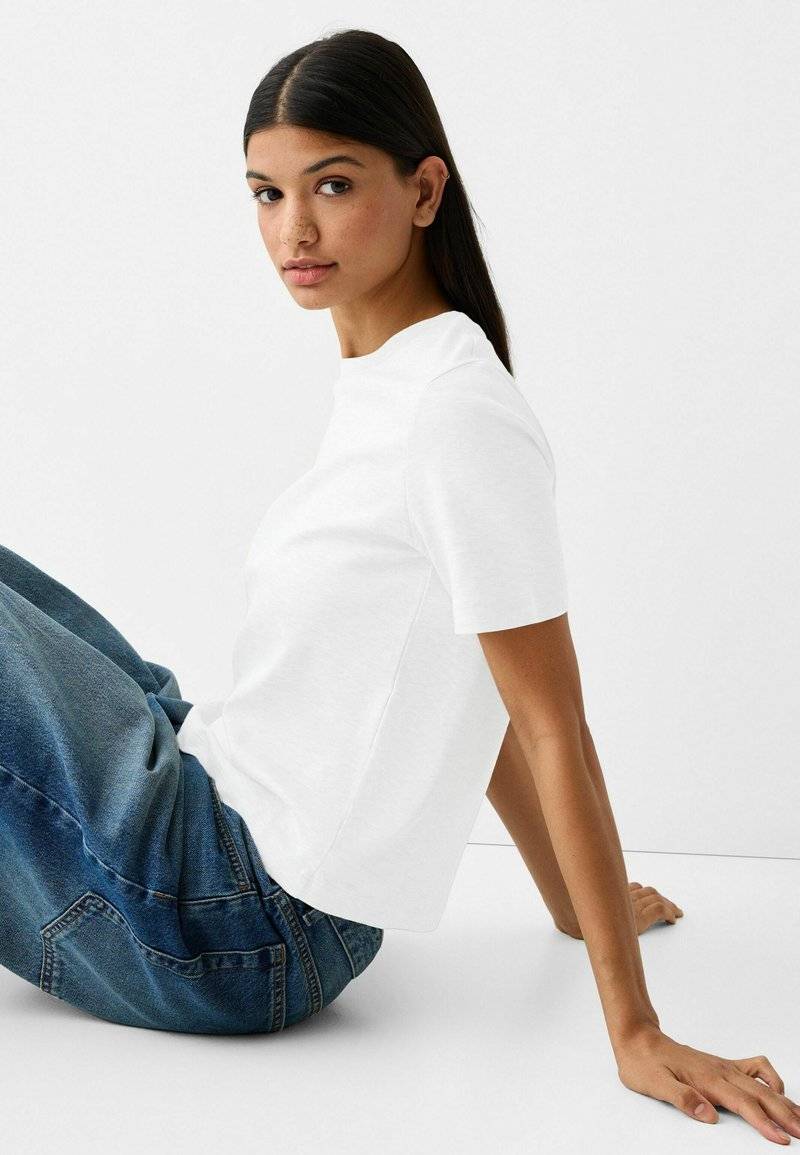 Bershka Bershka SHORT SLEEVE - Basic T-shirt - white Rabatte dieses Monats
