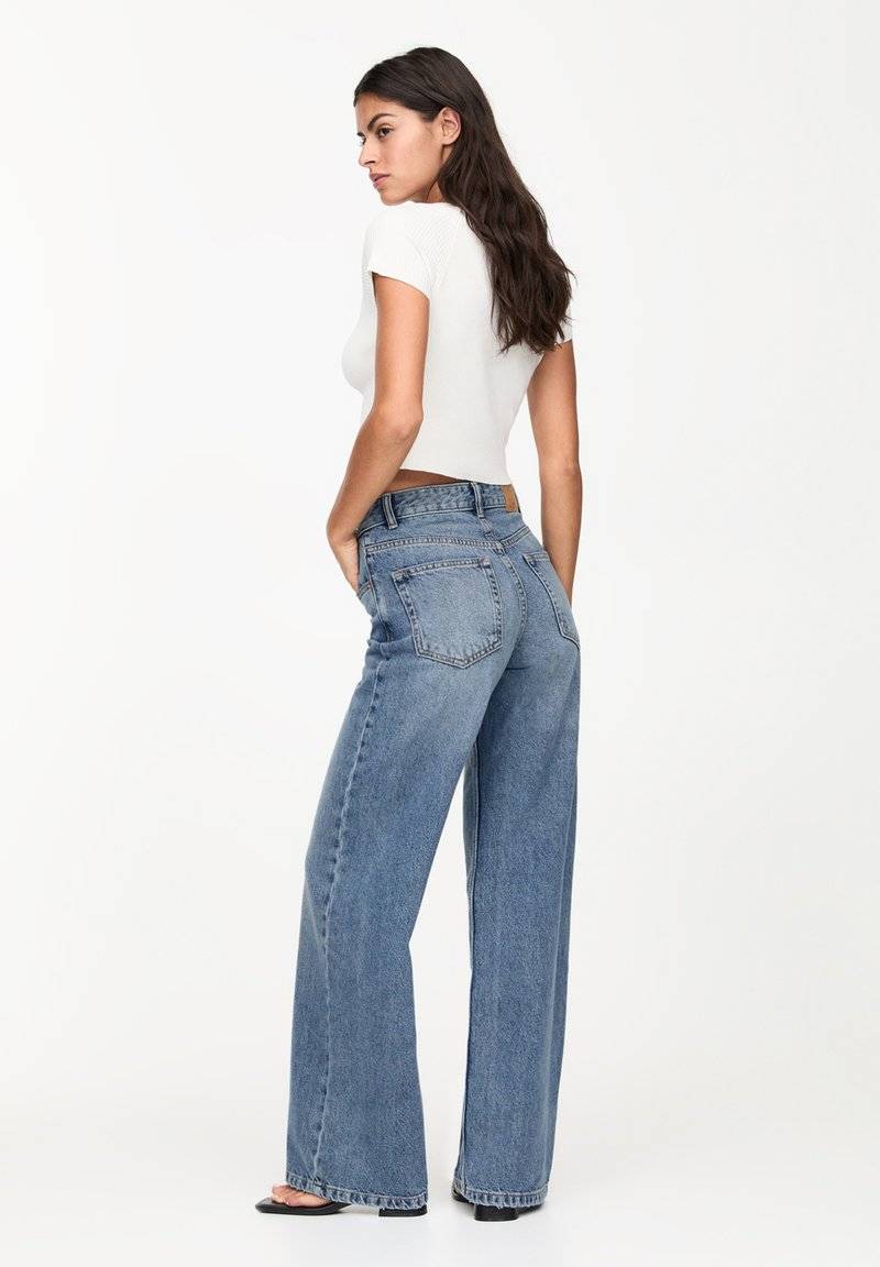 PULL&BEAR PULL&BEAR MID-RISE WIDE - Flared Jeans - blue Auslauf