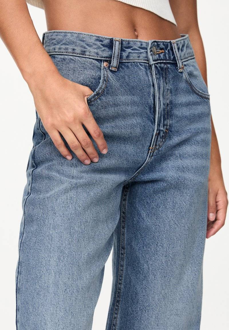 PULL&BEAR PULL&BEAR MID-RISE WIDE - Flared Jeans - blue Auslauf