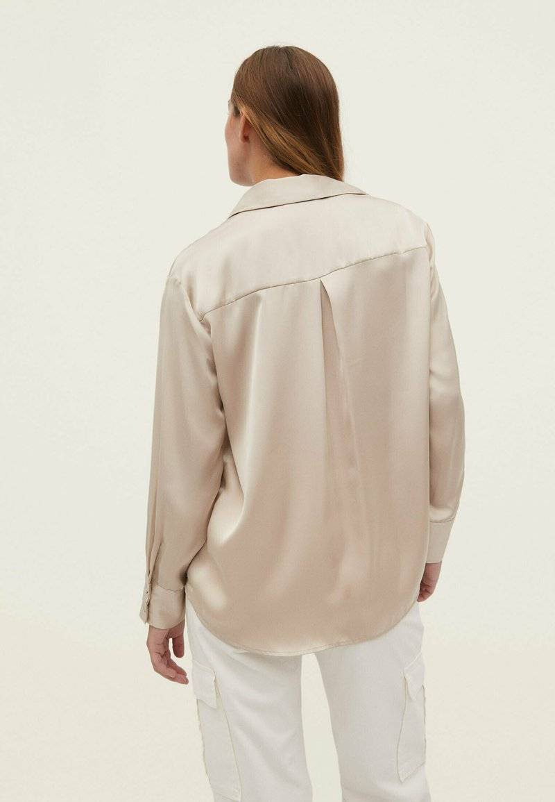 Stradivarius Stradivarius COLLARED - Button-down blouse - stone Angebote