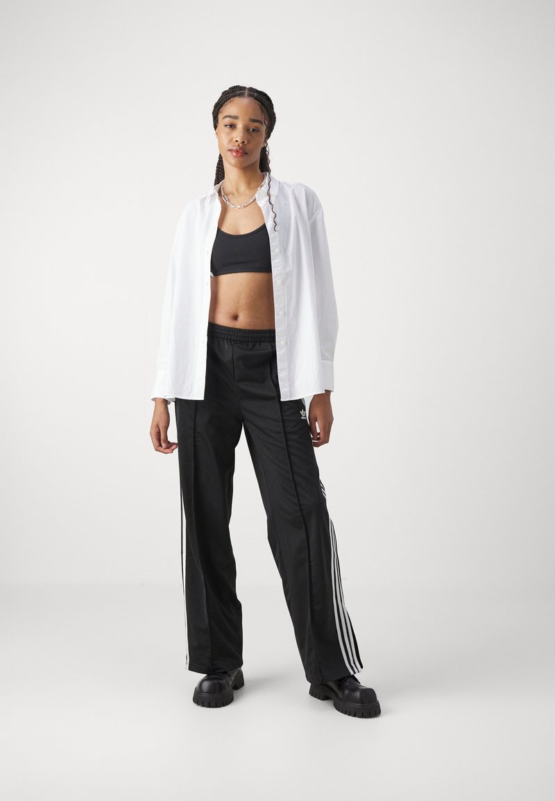 adidas Originals adidas Originals FBIRD LOOSE - Tracksuit bottoms - black im Angebot