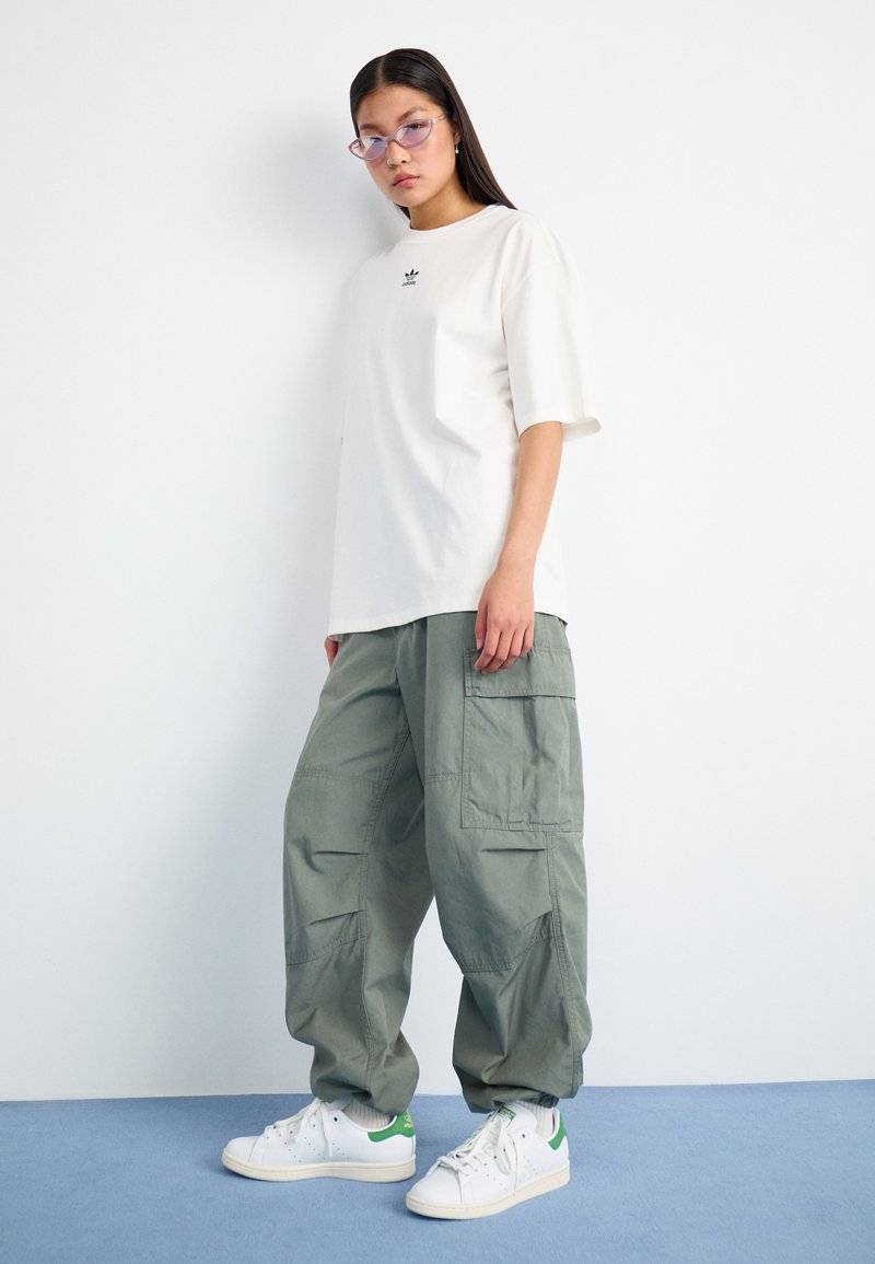 adidas Originals adidas Originals ESSENTIALS BOYFRIEND - Basic T-shirt - cloud white Limitierter Zeitrabatt