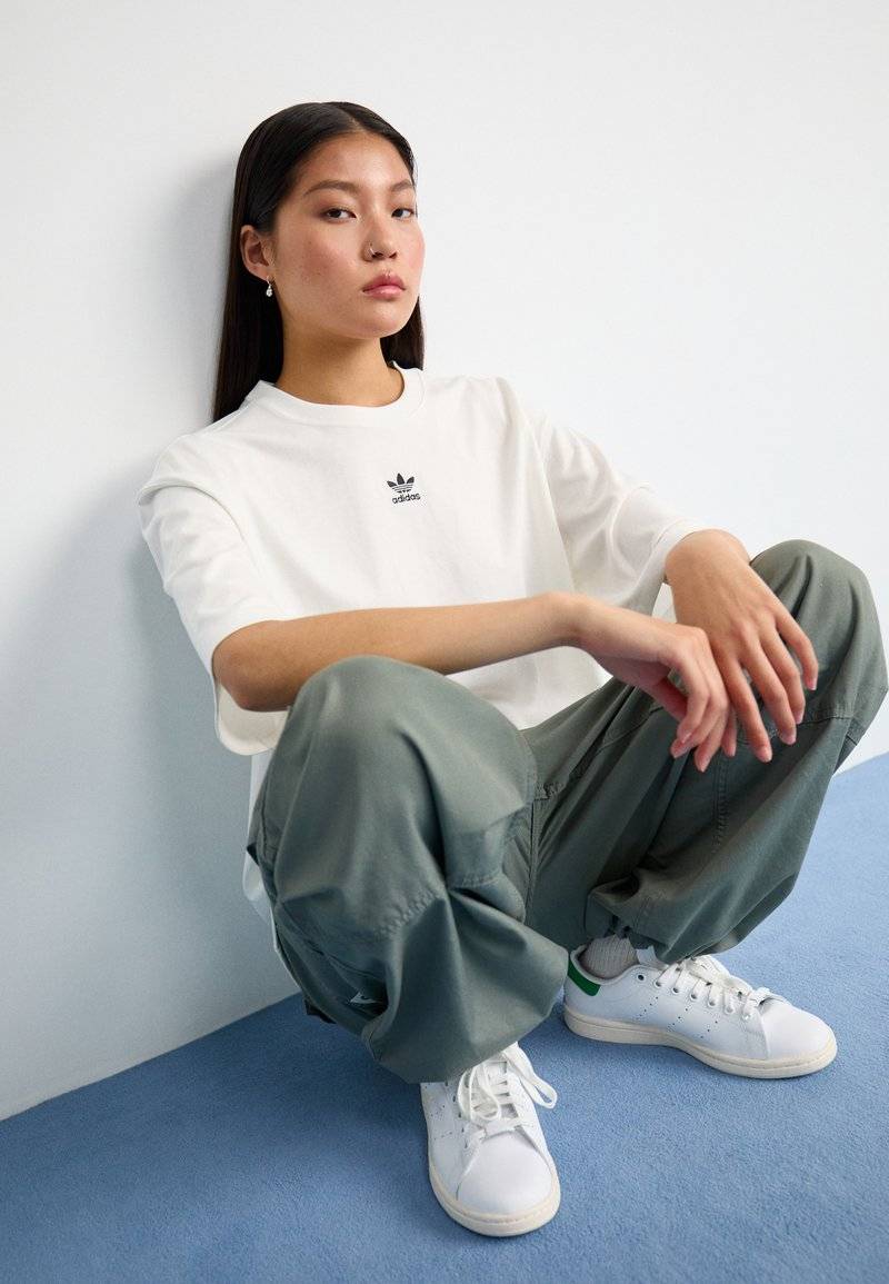 adidas Originals adidas Originals ESSENTIALS BOYFRIEND - Basic T-shirt - cloud white Limitierter Zeitrabatt