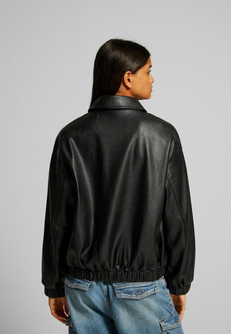 Bershka Bershka DAD FIT - Faux leather jacket - black Günstig kaufen
