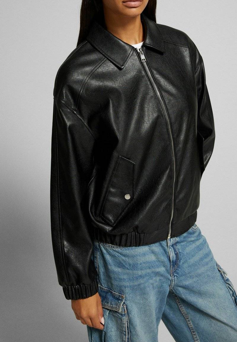 Bershka Bershka DAD FIT - Faux leather jacket - black Günstig kaufen