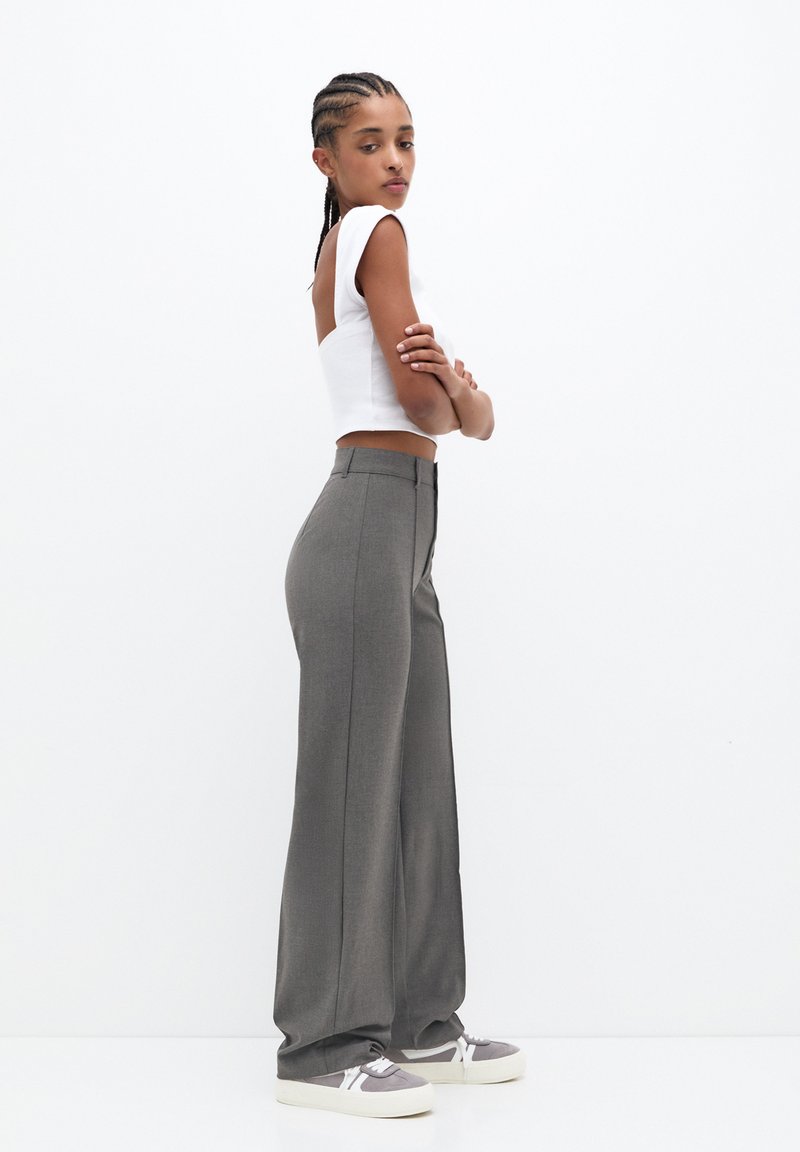 PULL&BEAR PULL&BEAR SMART SEAMED - Trousers - grey Exklusivangebot