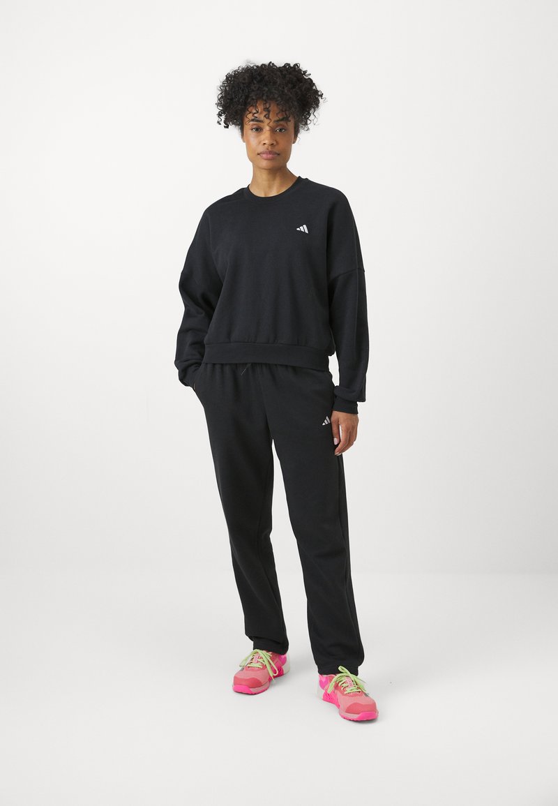 adidas Sportswear adidas Sportswear ESSENTIALS SMALL LOGO FEEL COZY OPEN HEM PANT - Tracksuit bottoms - black Outlet