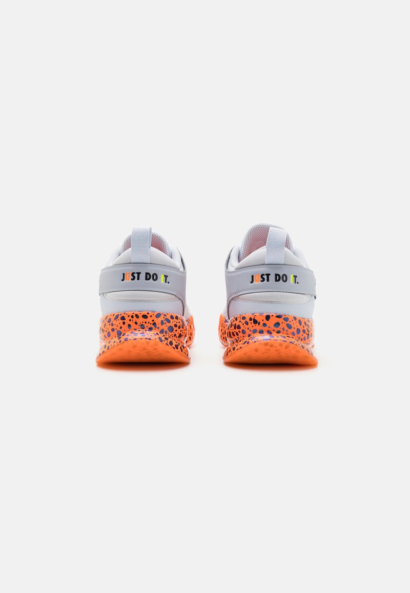 Nike Performance Nike Performance KIDS CROSSCOURT OLY UNISEX - Competition running shoes Meist gekauft