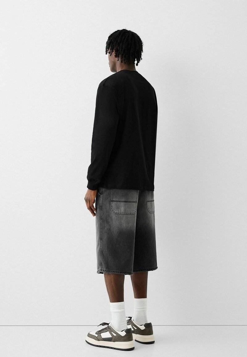 Bershka Bershka SKATER - Denim shorts - black Preisnachlass