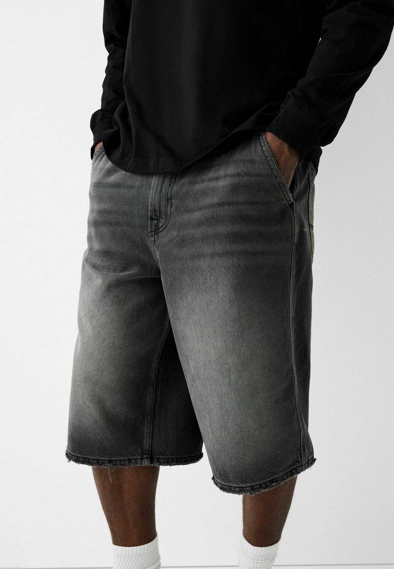 Bershka Bershka SKATER - Denim shorts - black Preisnachlass